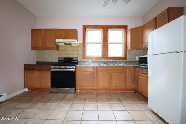 $1,700 | 29 Morris Street, Albany, NY 12208