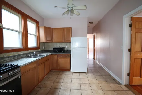 $1,700 | 29 Morris Street, Albany, NY 12208