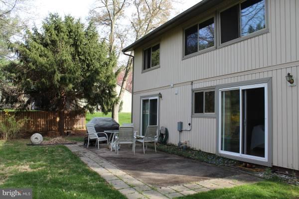 11609 Piney Lodge Road North Potomac, MD 20878 - Photo 23 of 25 a view of a house with backyard sitting area and garden