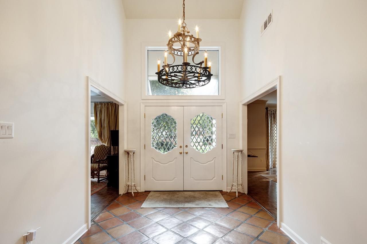 331 Sweetbrier Road Memphis, TN 38120 - Photo 3 of 25 Gallery Image 3