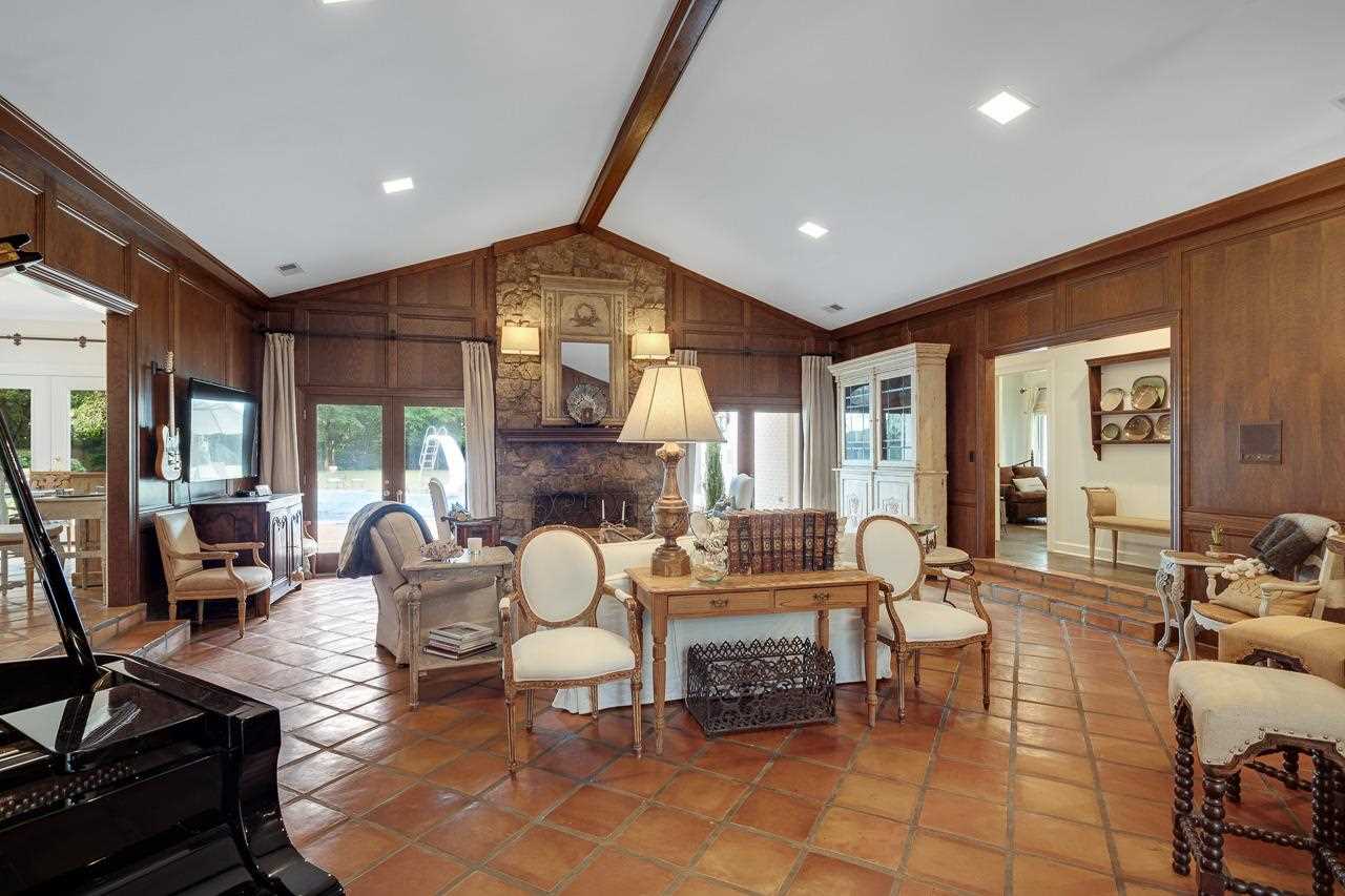 331 Sweetbrier Road Memphis, TN 38120 - Photo 7 of 25 Gallery Image 7
