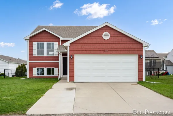 $300,000 | 11611 Kodiak Court Southeast, Alto, MI 49302