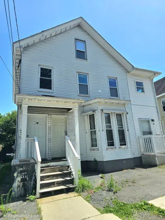 $2,300 | 22 Beech Street, Unit B, Nashua, NH 03060