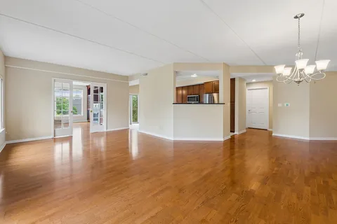 $499,000 | 405 Village Green South, Unit 304, Lincolnshire, IL 60069