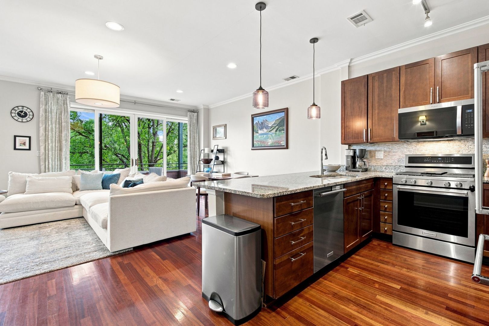 1925 West Irving Park Road, Unit 3 Chicago, IL 60613 - Photo 13 of 34 Gallery Image 13