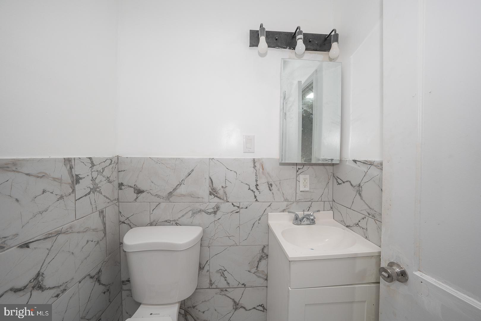 212 Copley Road Upper Darby, PA 19082 - Photo 38 of 69 a bathroom with a toilet sink and mirror