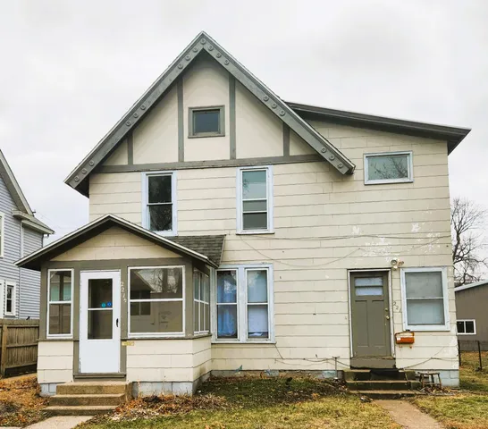 $245,000 | 221 East 8th Street, Winona, MN 55987