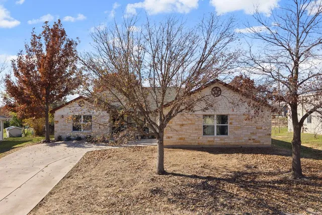 $350,000 | 143 Boulder Drive, Kingsland, TX 78639