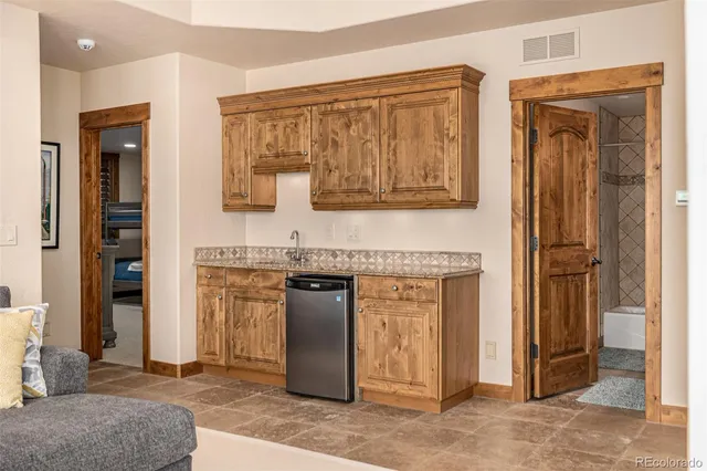 a room with furniture and a ceiling fan