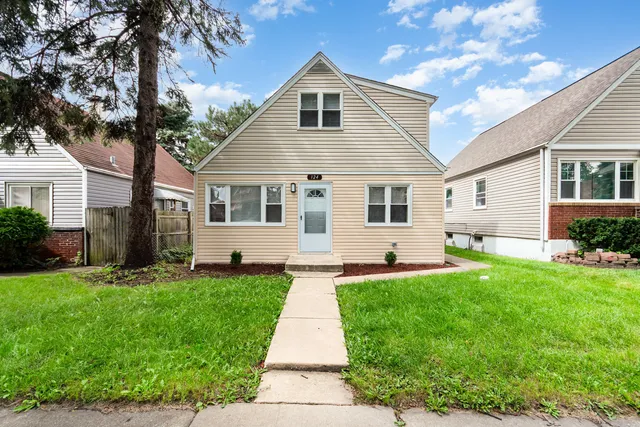 $2,895 | 124 46th Avenue, Bellwood, IL 60104