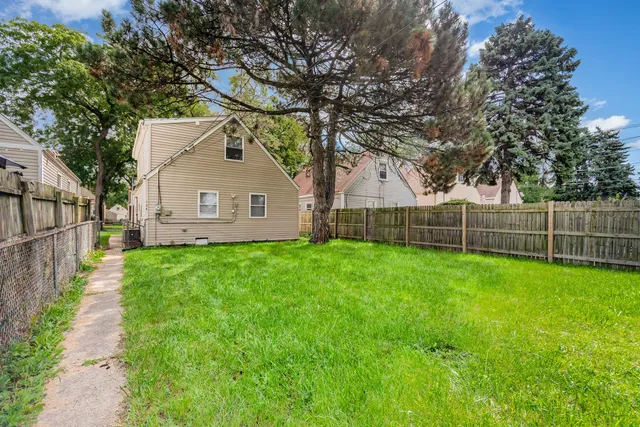 $2,895 | 124 46th Avenue, Bellwood, IL 60104