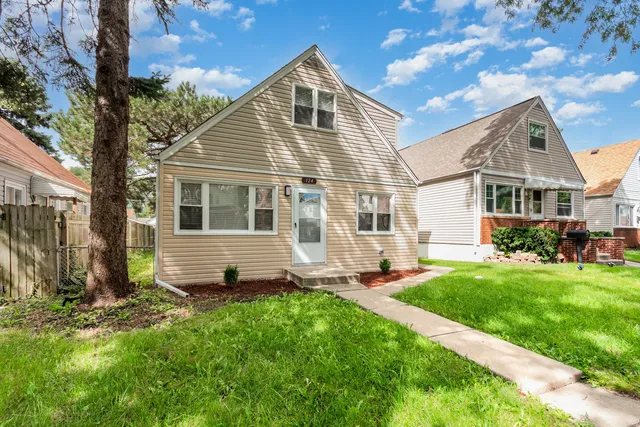 $2,895 | 124 46th Avenue, Bellwood, IL 60104