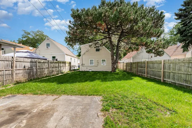 $2,895 | 124 46th Avenue, Bellwood, IL 60104