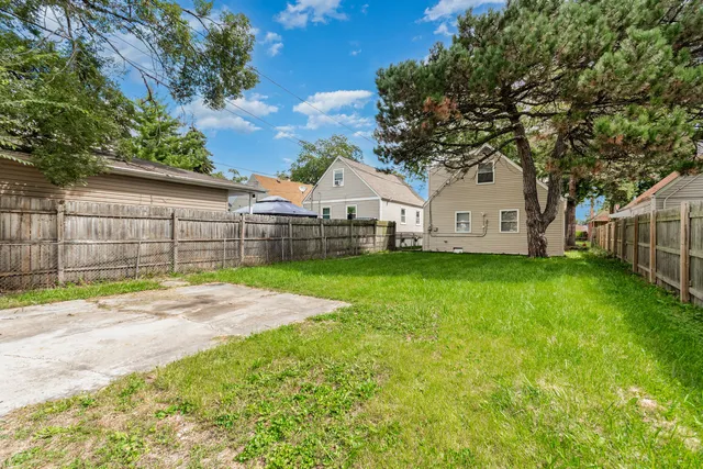 $2,895 | 124 46th Avenue, Bellwood, IL 60104