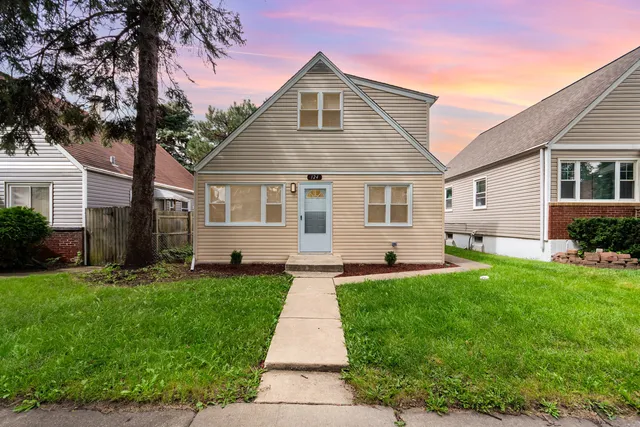 $2,895 | 124 46th Avenue, Bellwood, IL 60104