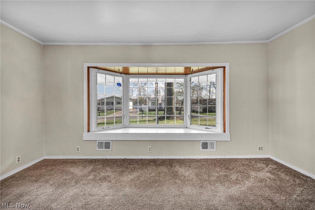 2727 McElwain Road Akron, OH 44312 - Photo 5 of 41 Bay Window