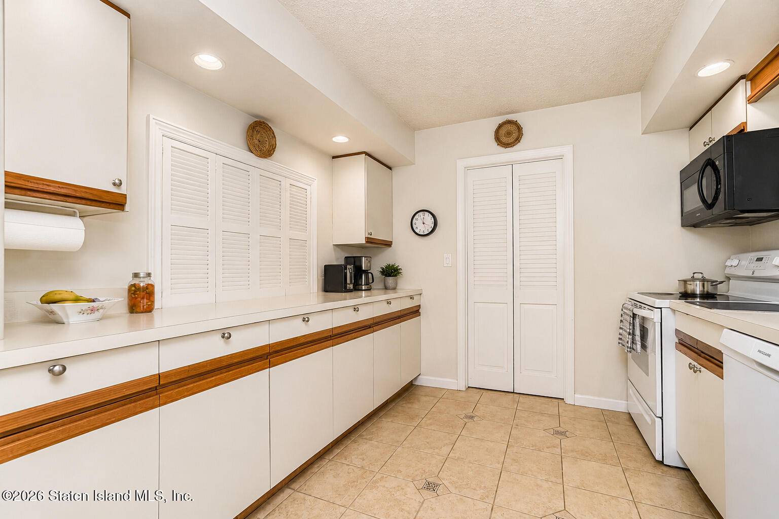 3465 Amboy Road, Unit 4D Staten Island, NY 10306 - Photo 4 of 29 Photo May 28 2026, 4 03 18 PM