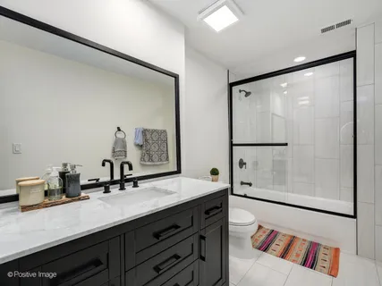 $750,000 | 1445 West Huron Street, Unit 1, Chicago, IL 60642