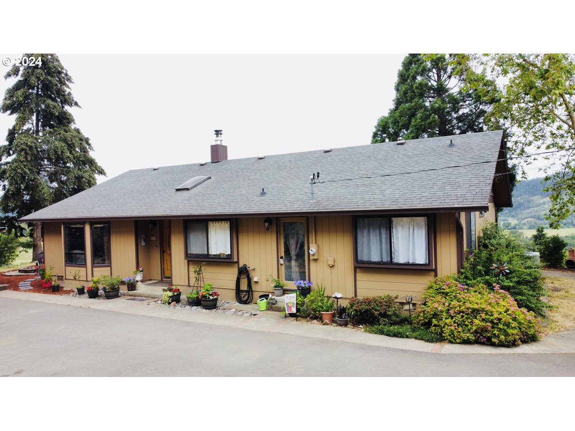 360 Clarks Branch Road Myrtle Creek, OR 97457 - Photo 4 of 48 Gallery Image 4