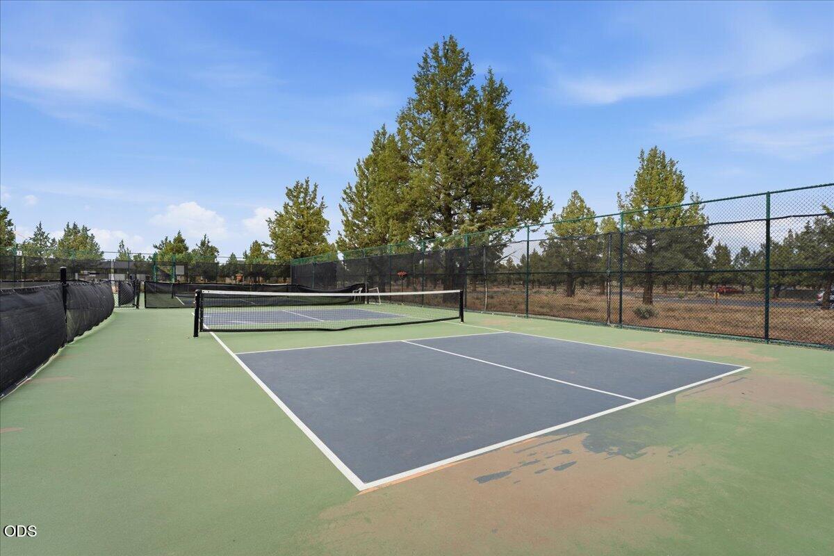 1354 Highland View Loop Redmond, OR 97756 - Photo 44 of 46