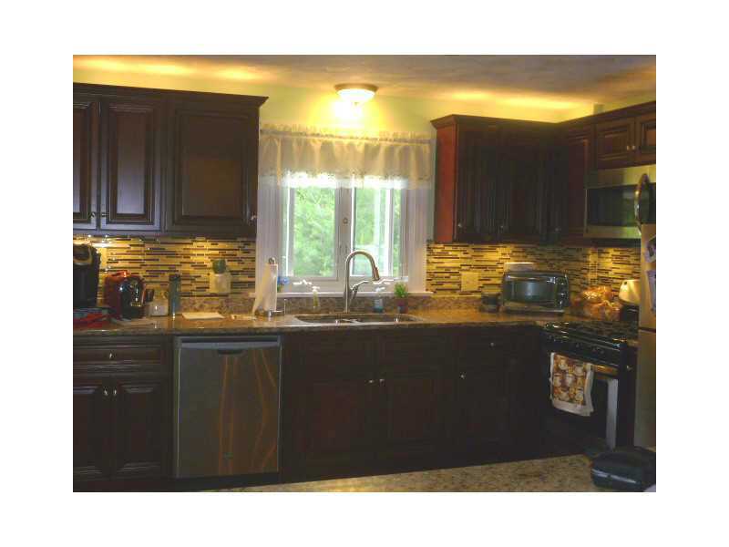 338 Cherry Hill Road Johnston, RI 02919 - Photo 6 of 15 Kitchen.