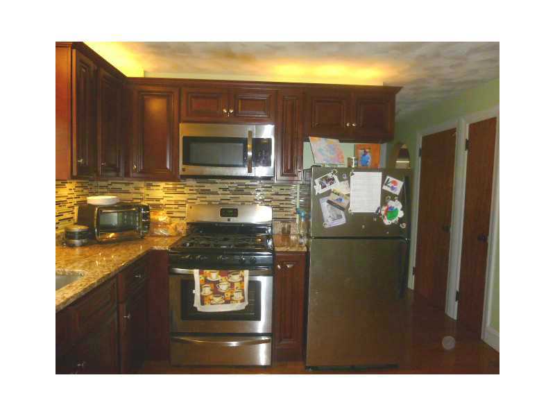 338 Cherry Hill Road Johnston, RI 02919 - Photo 7 of 15 Kitchen.