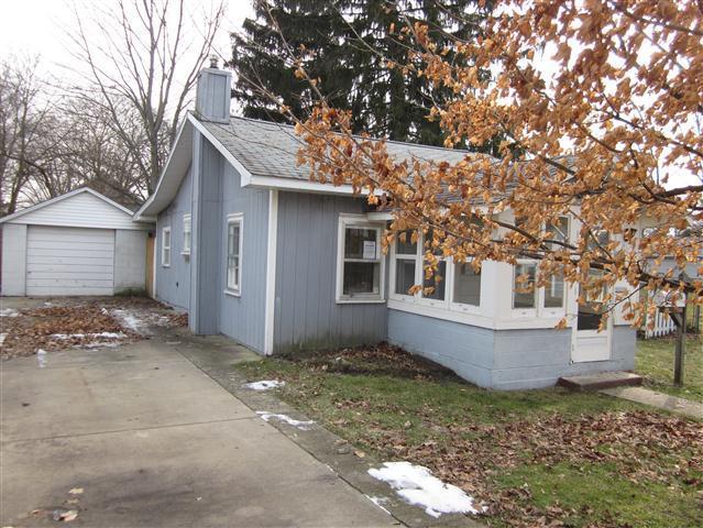 504 South Hooker Avenue Three Rivers, MI 49093 - Photo 1 of 18 Primary Photo
