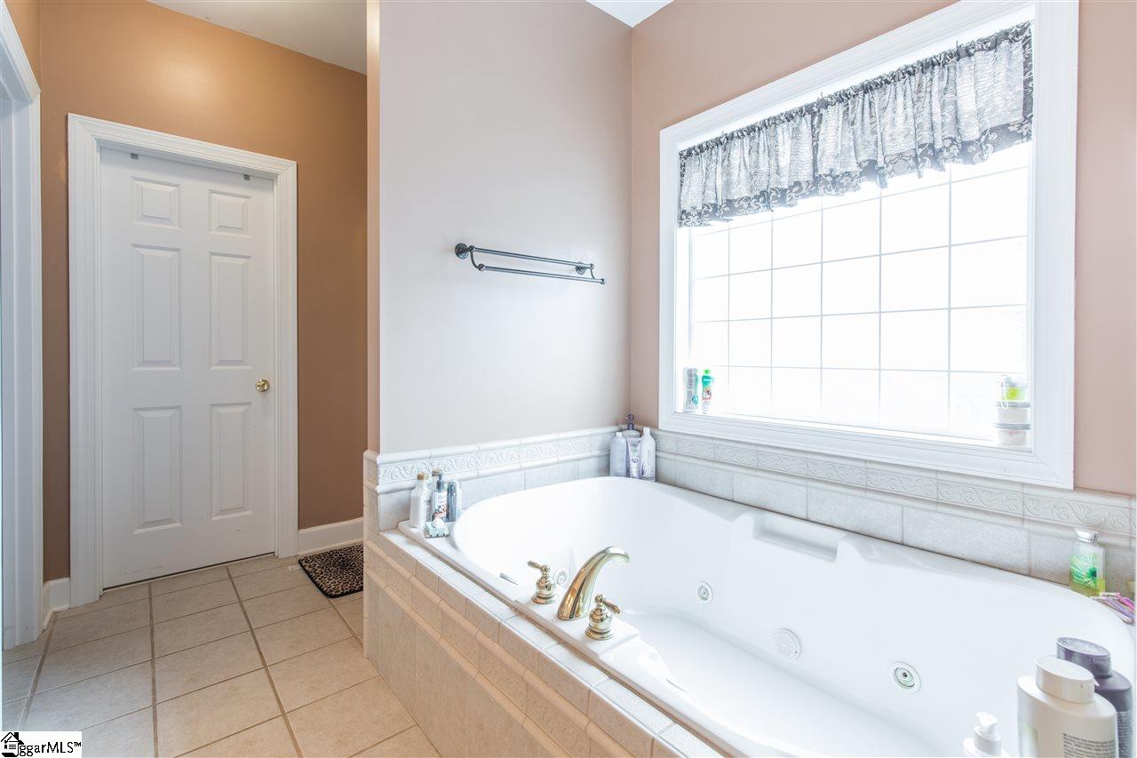 512 Spring Point Court Simpsonville, SC 29681 - Photo 10 of 21 Gallery Image 10
