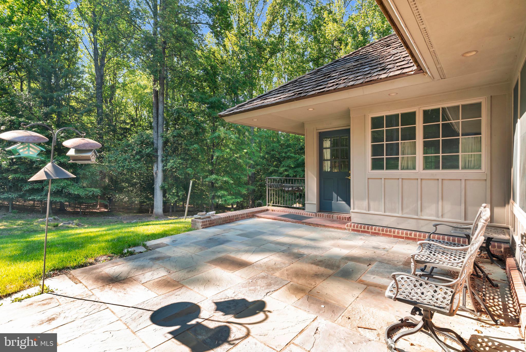 11036 Popes Head Road Fairfax, VA 22030 - Photo 8 of 49