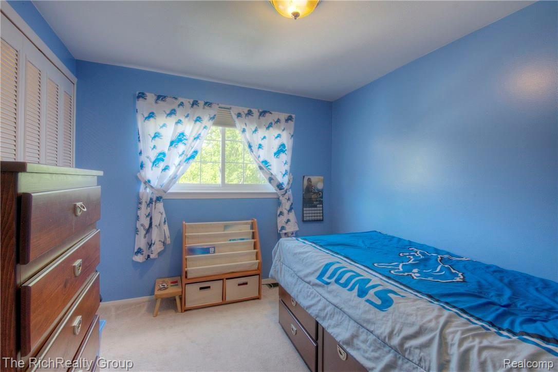 43861 Arlington Road Canton, MI 48187 - Photo 33 of 40 bed1.jpg