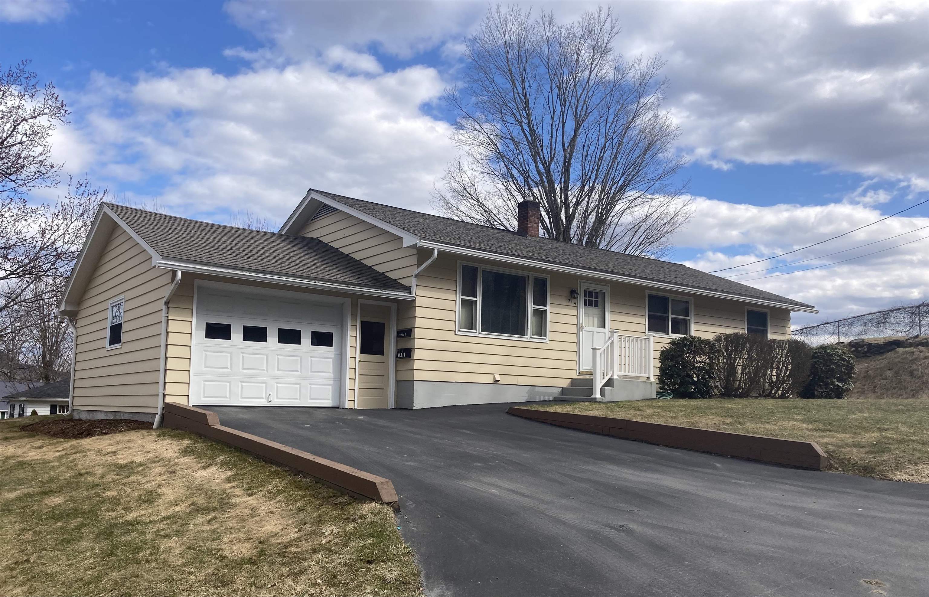 214 Fairview Street Barre, VT 05641 - Photo 1 of 33 Gallery Image 1