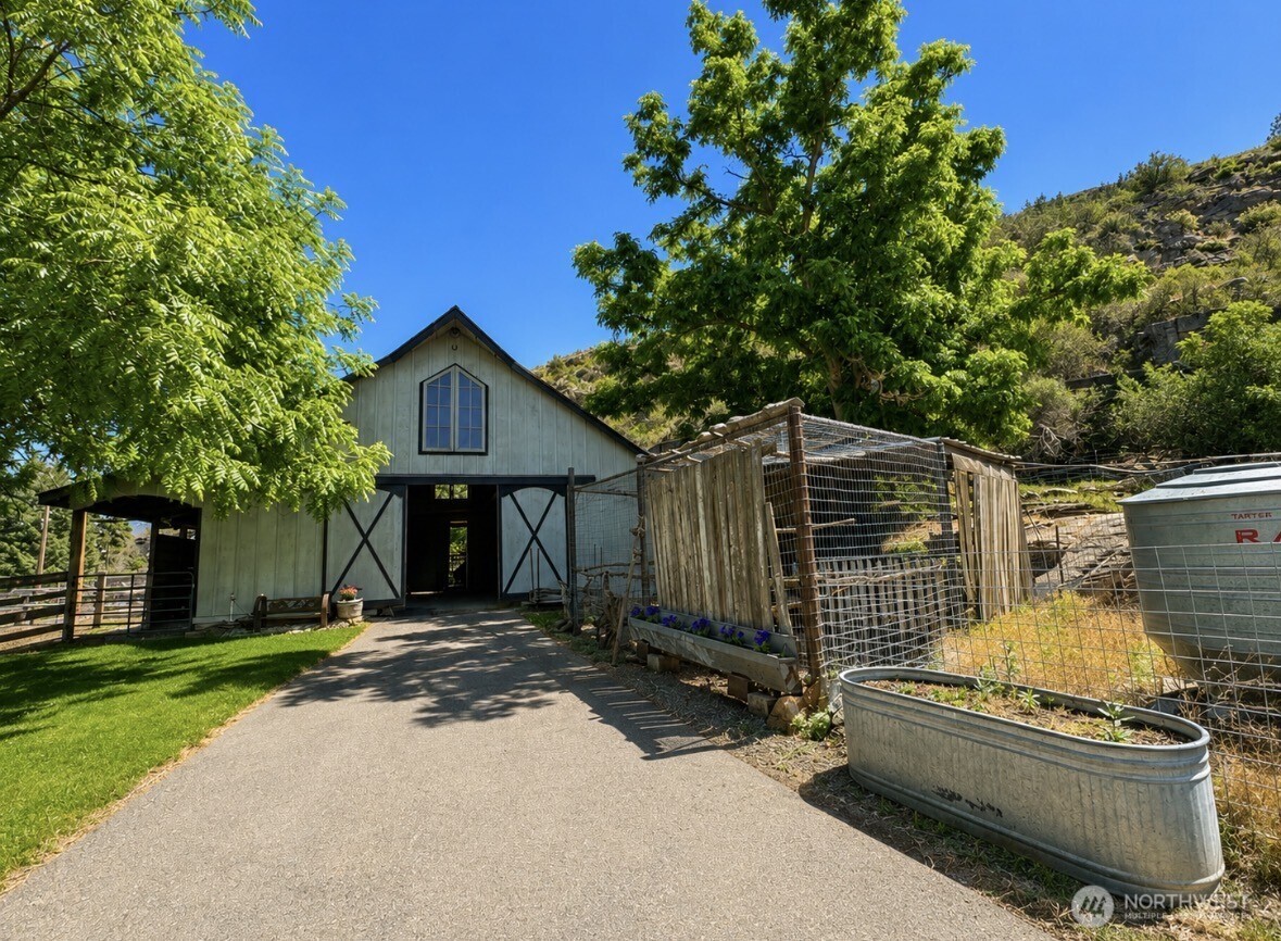 16 Mossy Rock Road Oroville, WA 98844 - Photo 4 of 40