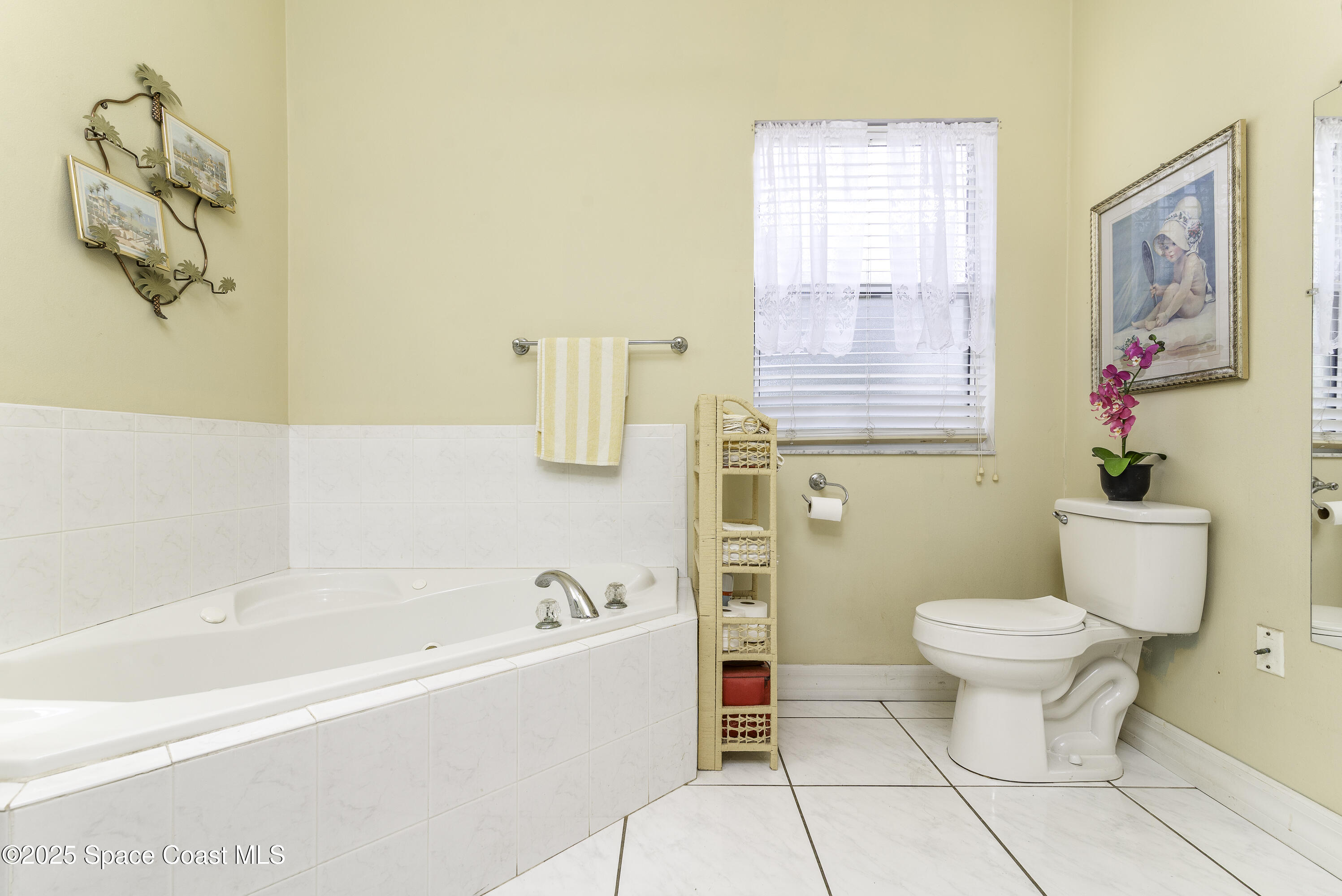 386 Northwest Valencia Road Melbourne, FL 32904 - Photo 12 of 50 Soothing Jacuzzi Tub