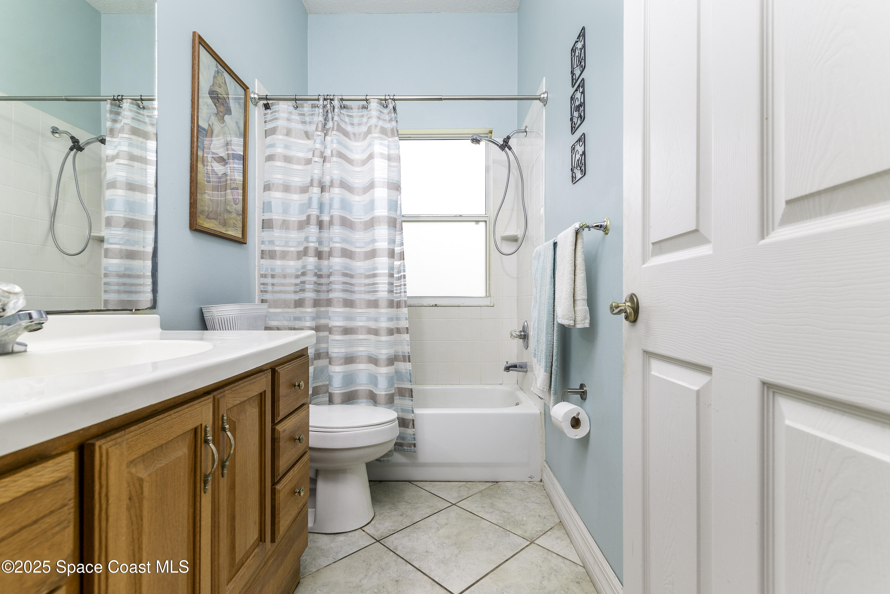 386 Northwest Valencia Road Melbourne, FL 32904 - Photo 14 of 50 Cheerful Spare Bathroom