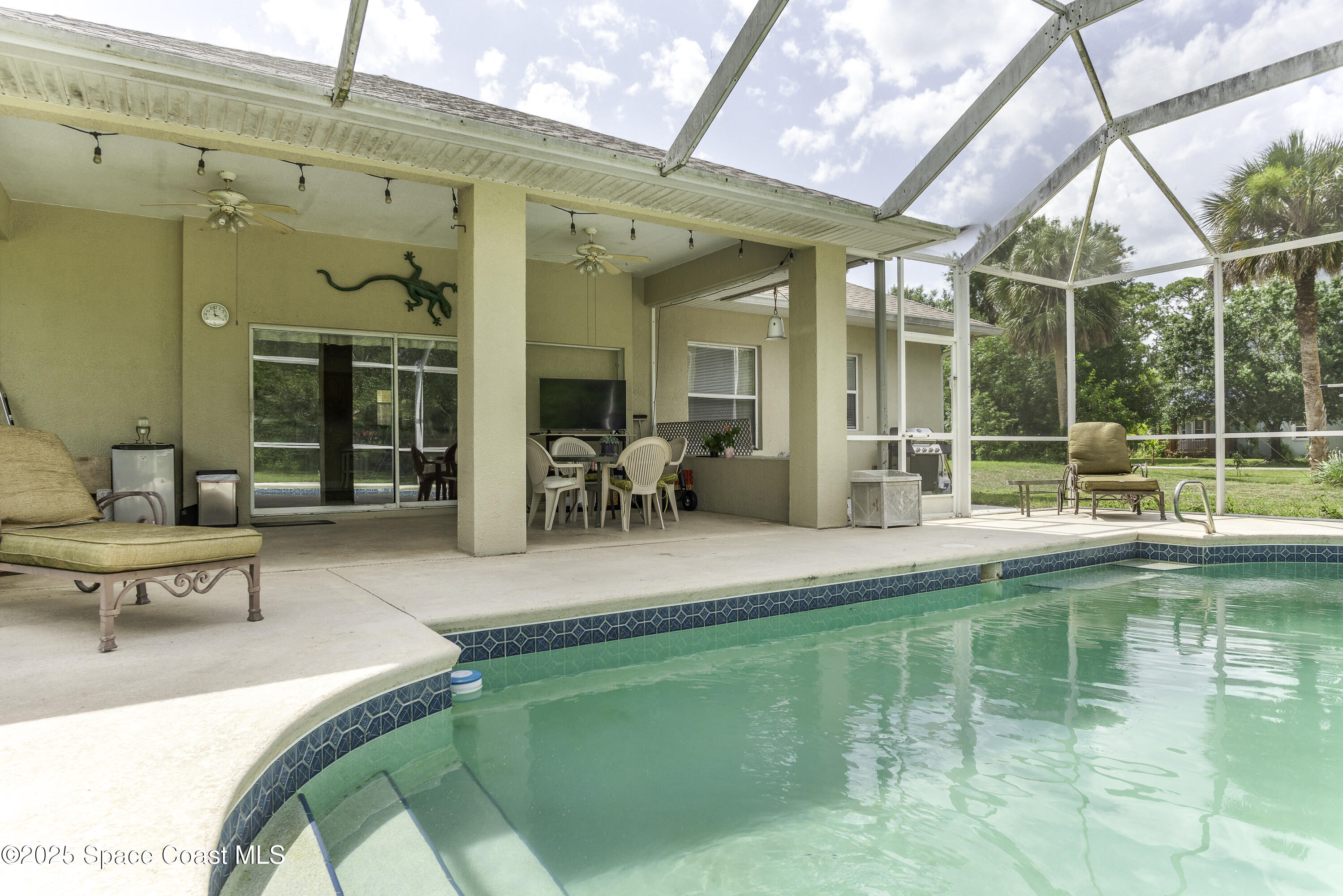 386 Northwest Valencia Road Melbourne, FL 32904 - Photo 3 of 50 Ready For Summer