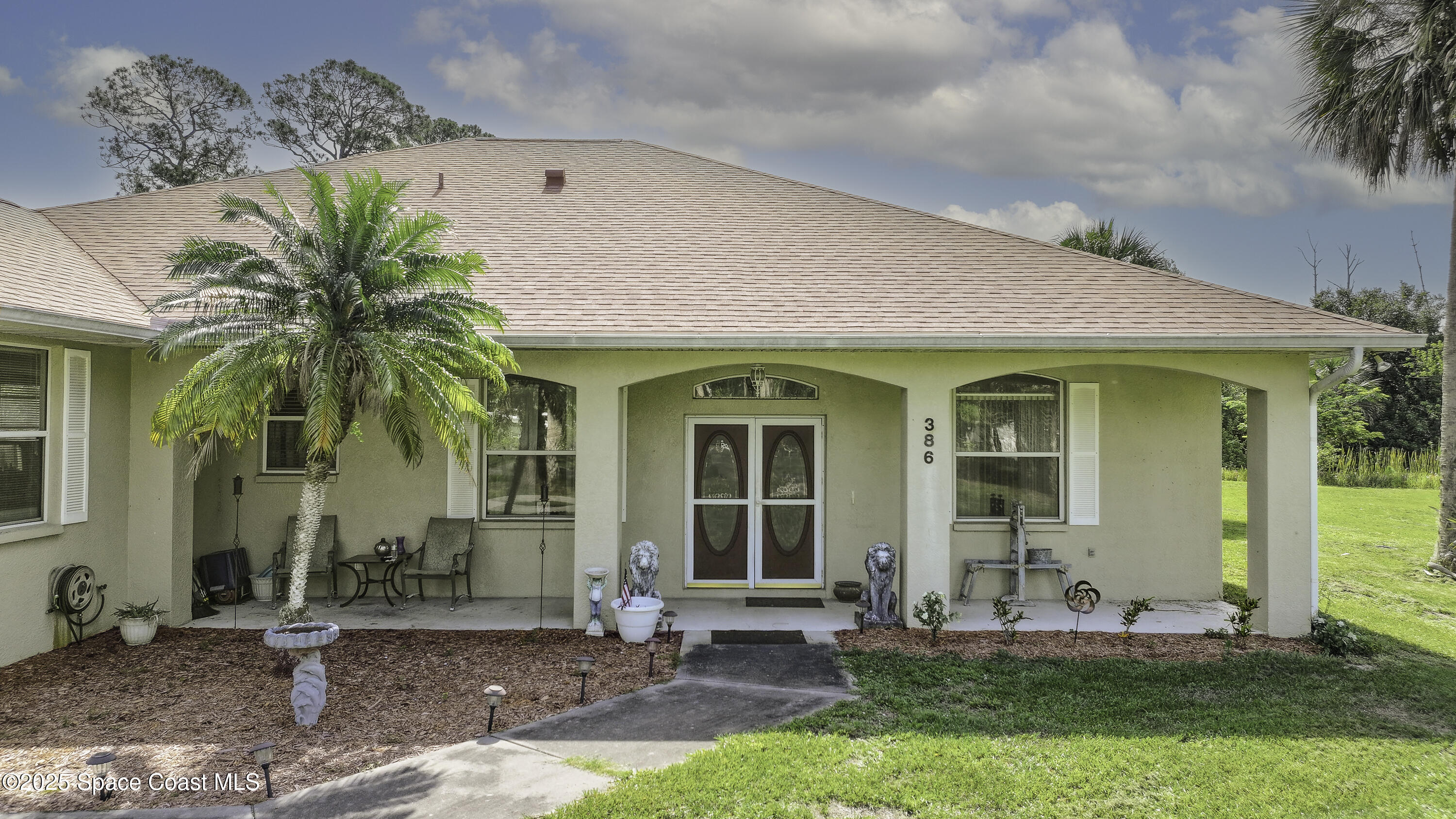 386 Northwest Valencia Road Melbourne, FL 32904 - Photo 5 of 50 Large Front Porch