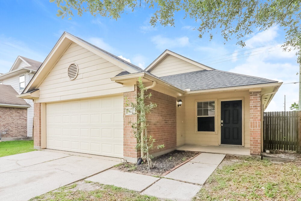 12531 Roxdale Ridge Drive Houston, TX 77044 - Photo 3 of 16