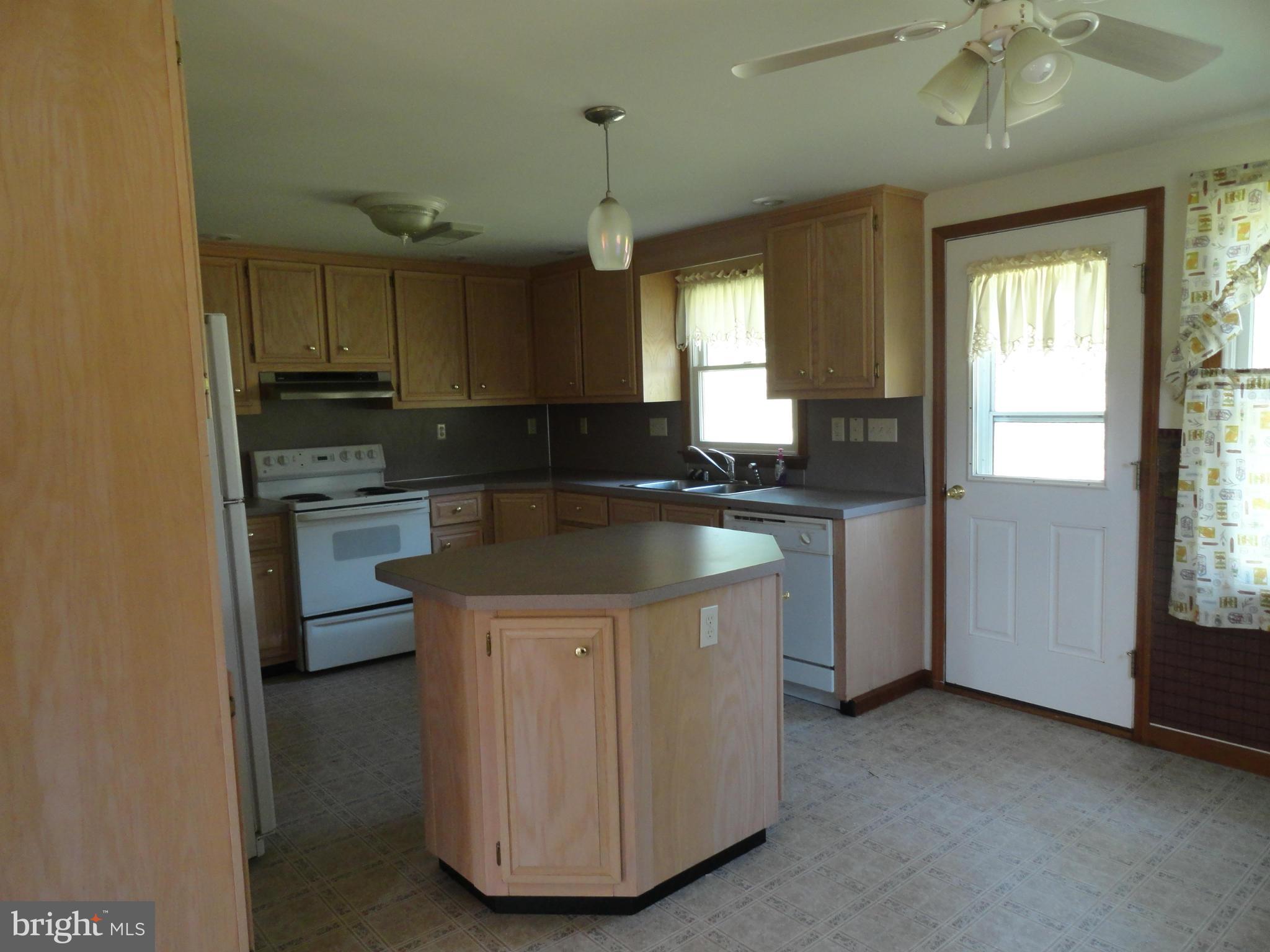 10128 Liberty Road Frederick, MD 21701 - Photo 6 of 20 Kitchen