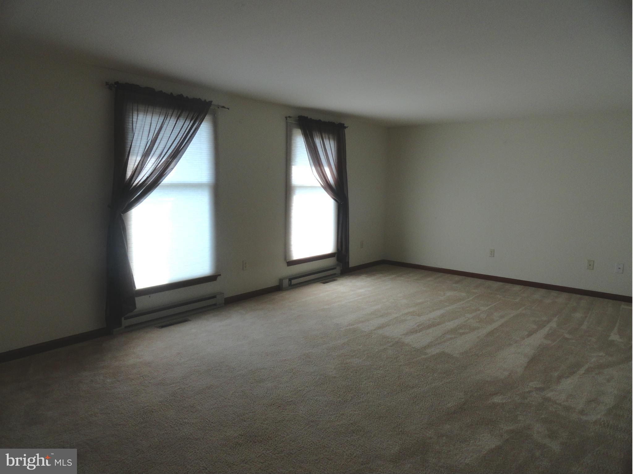10128 Liberty Road Frederick, MD 21701 - Photo 7 of 20 Living Room