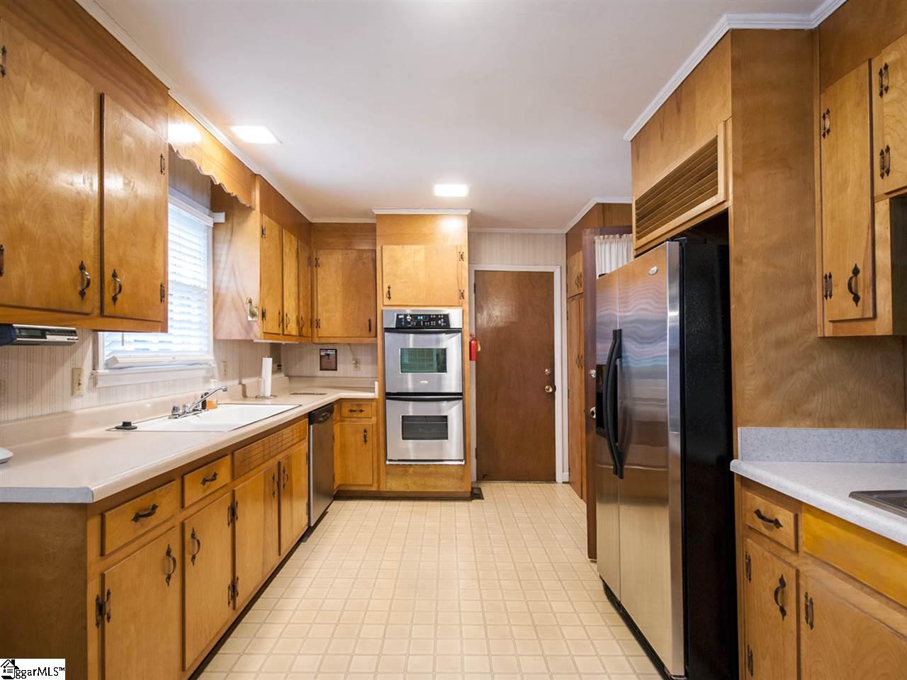 15 East Chaucer Road Greenville, SC 29617 - Photo 12 of 32 Gallery Image 12