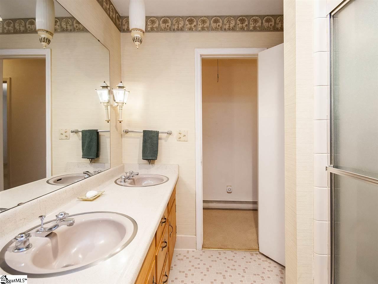 15 East Chaucer Road Greenville, SC 29617 - Photo 23 of 32 Gallery Image 23