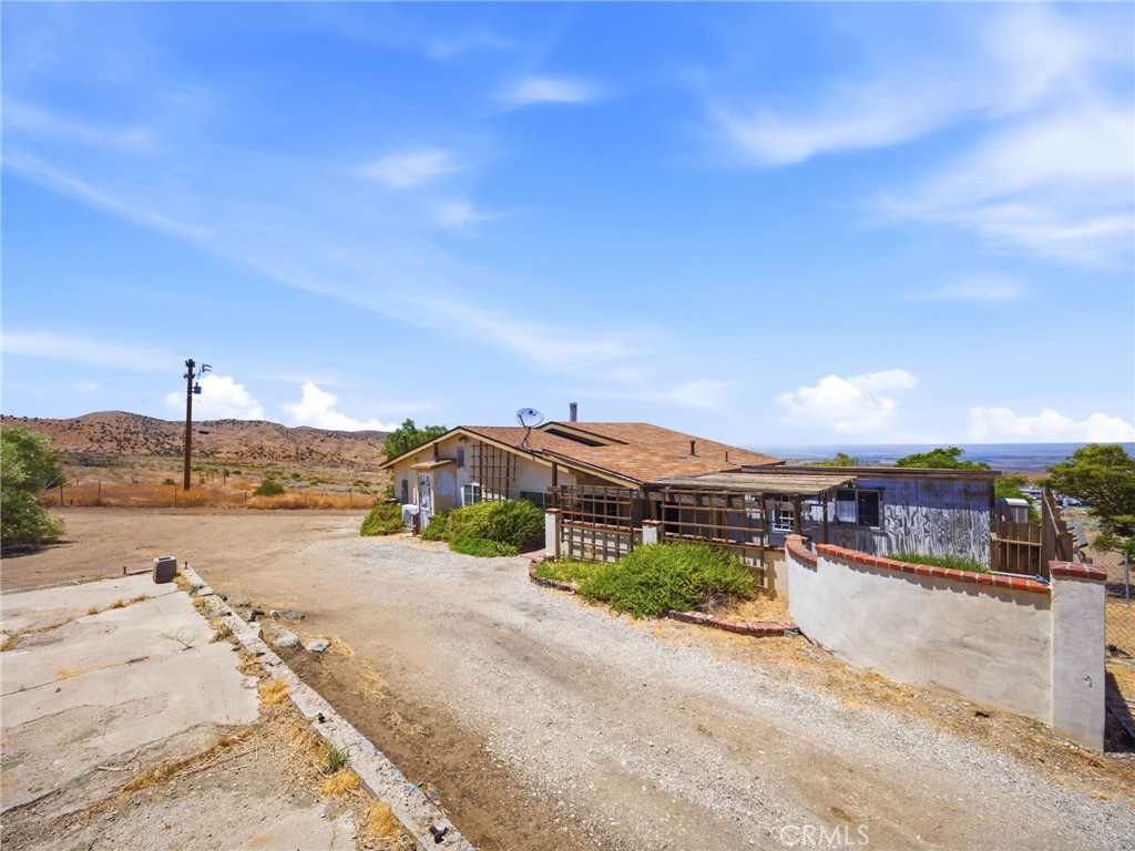 29935 Maypath Road Juniper Hills, CA 93543 - Photo 15 of 65