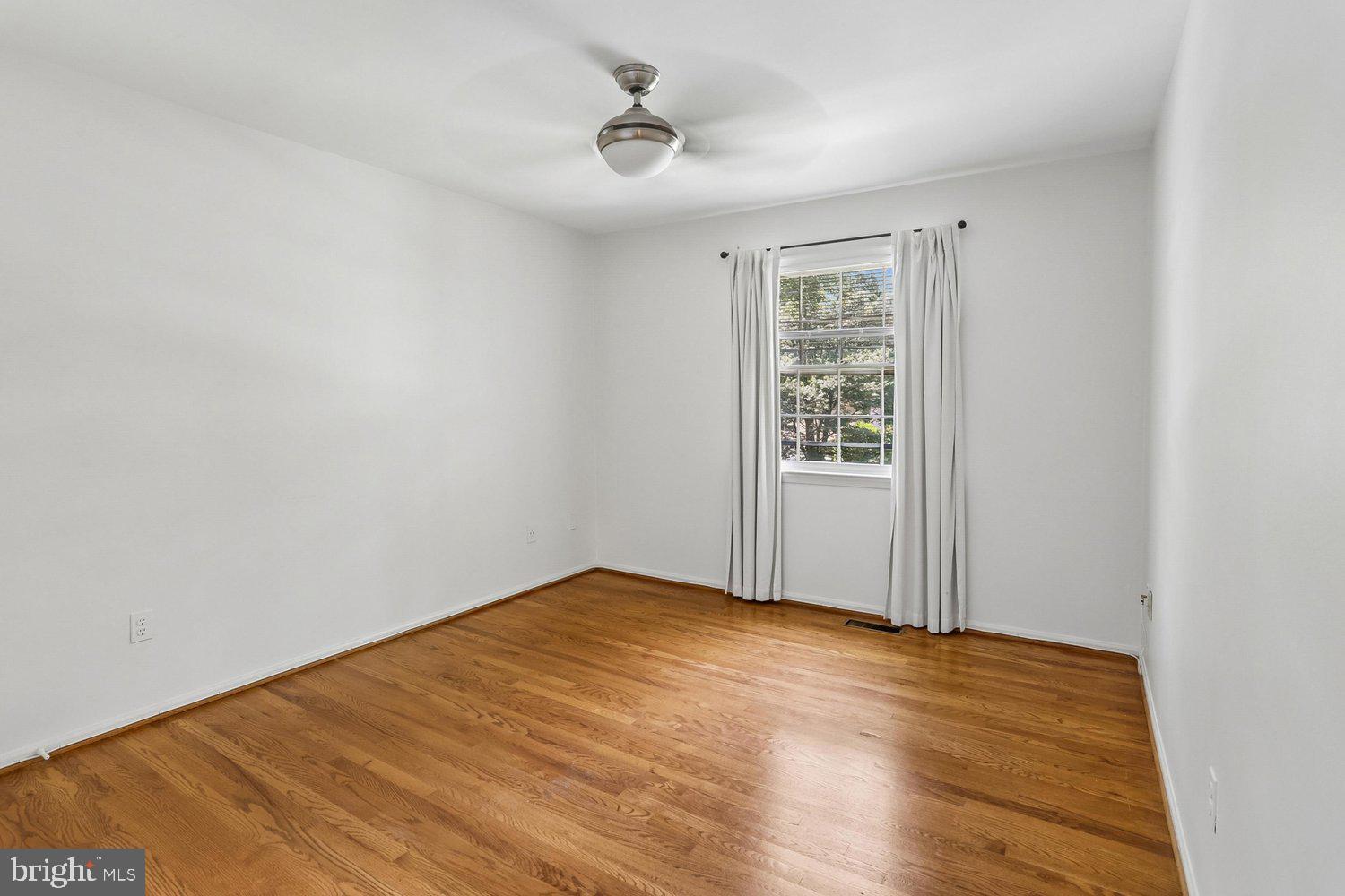 903 Ridge Drive McLean, VA 22101 - Photo 33 of 46 Bedroom 3 with hardwood flooring