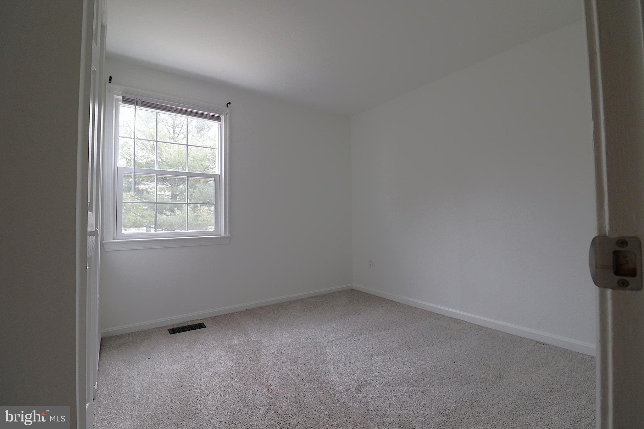 138 Sharpstead Lane Gaithersburg, MD 20878 - Photo 12 of 36 an empty room with a window