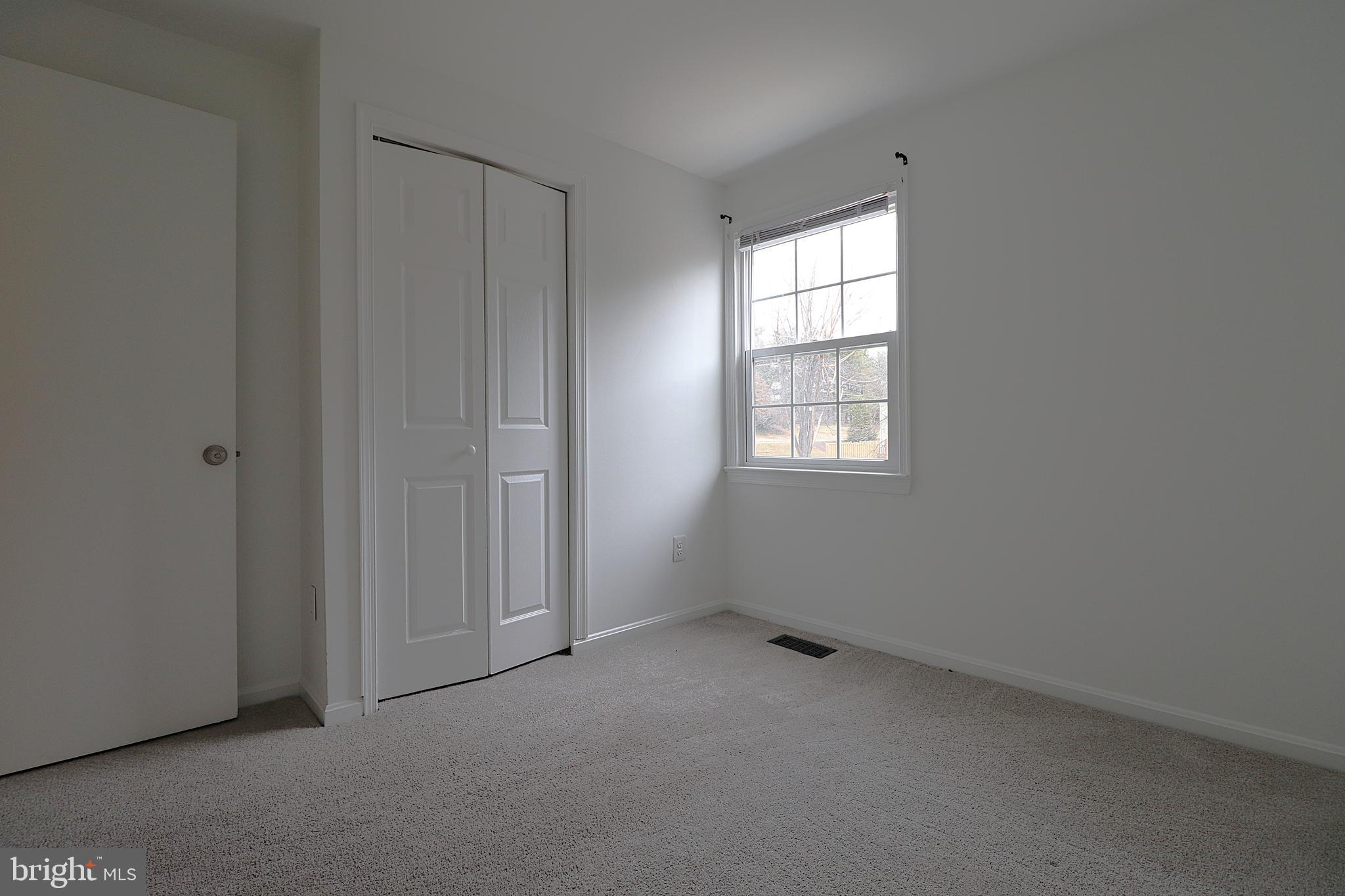 138 Sharpstead Lane Gaithersburg, MD 20878 - Photo 13 of 36 an empty room with windows