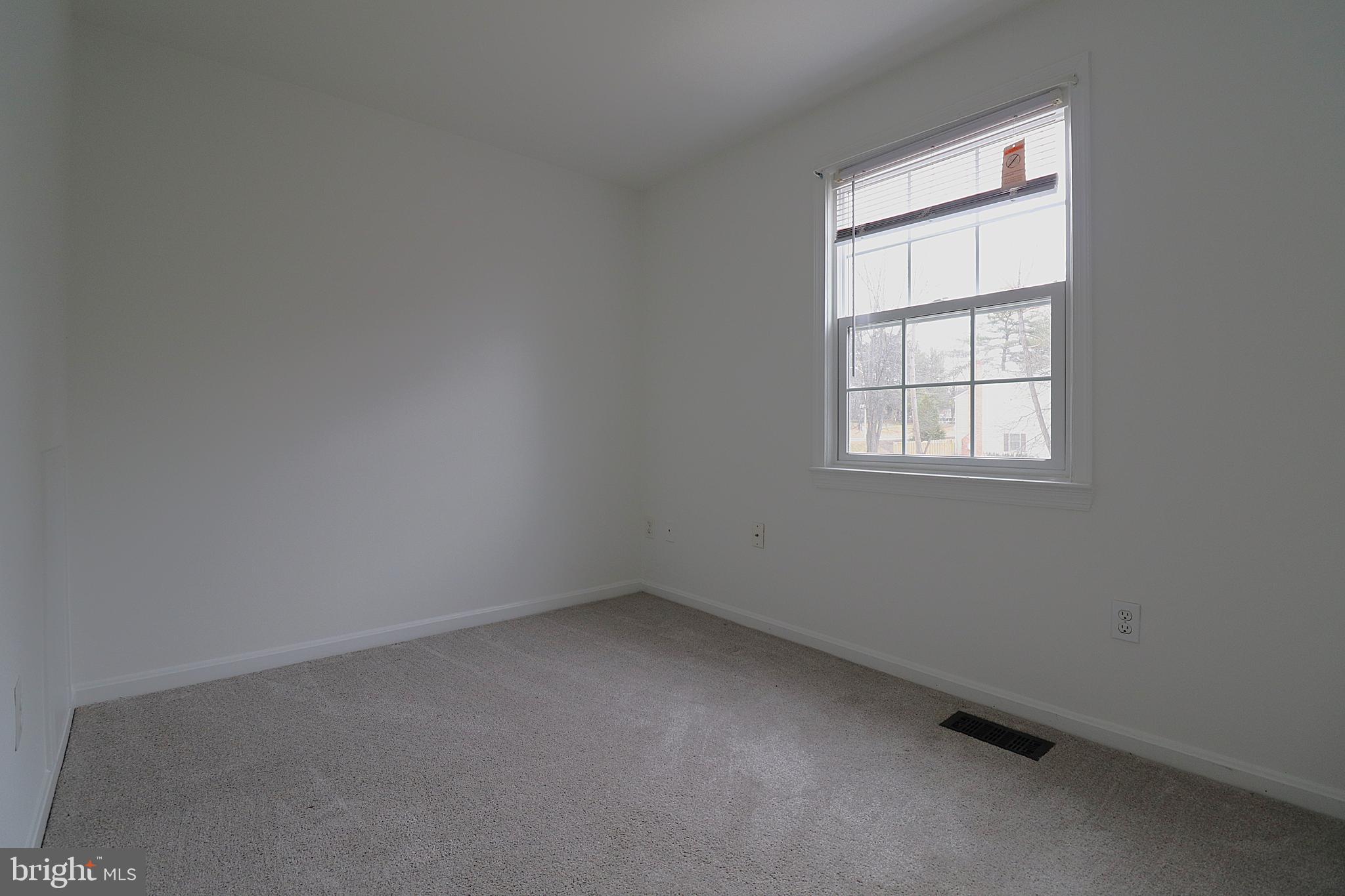 138 Sharpstead Lane Gaithersburg, MD 20878 - Photo 18 of 36 an empty room with a window