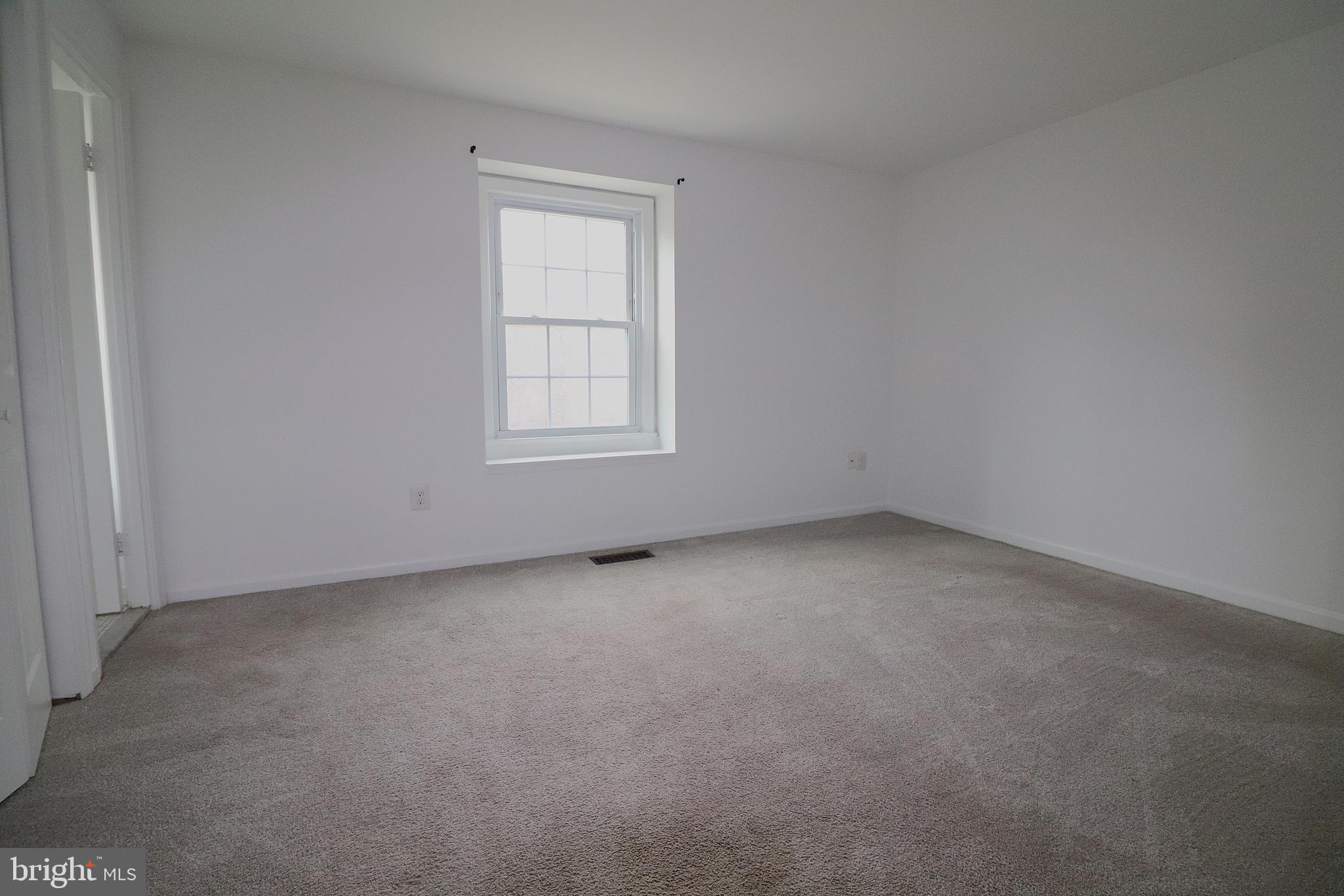 138 Sharpstead Lane Gaithersburg, MD 20878 - Photo 22 of 36 an empty room with a window
