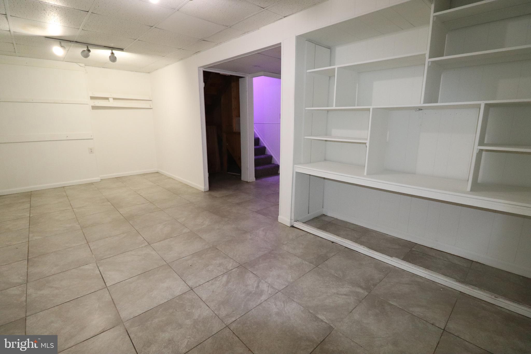 138 Sharpstead Lane Gaithersburg, MD 20878 - Photo 25 of 36 a view of an empty room with a window