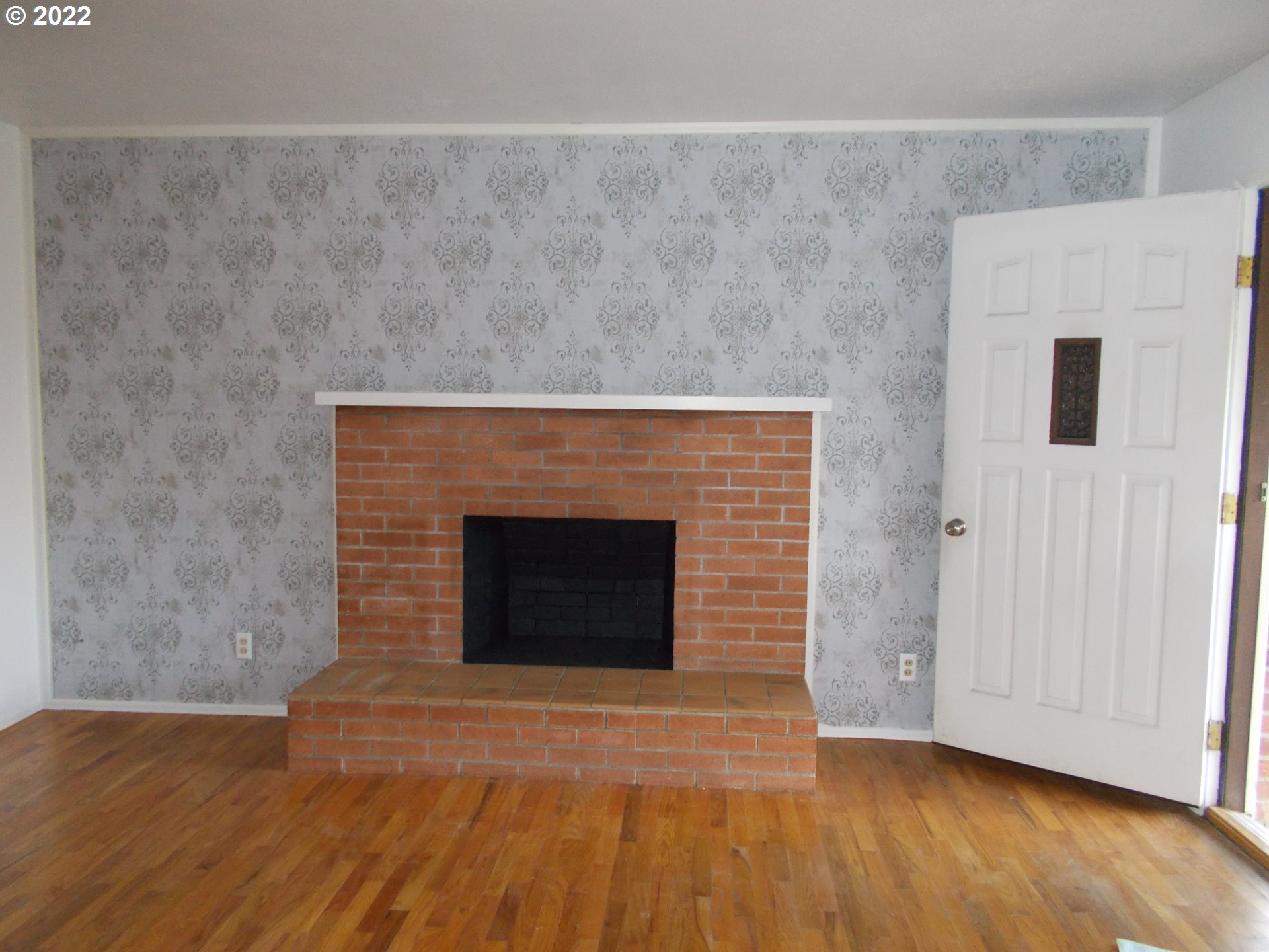 1388 Southwest 39th Street Pendleton, OR 97801 - Photo 3 of 22 a view of empty room with wooden floor and a fireplace