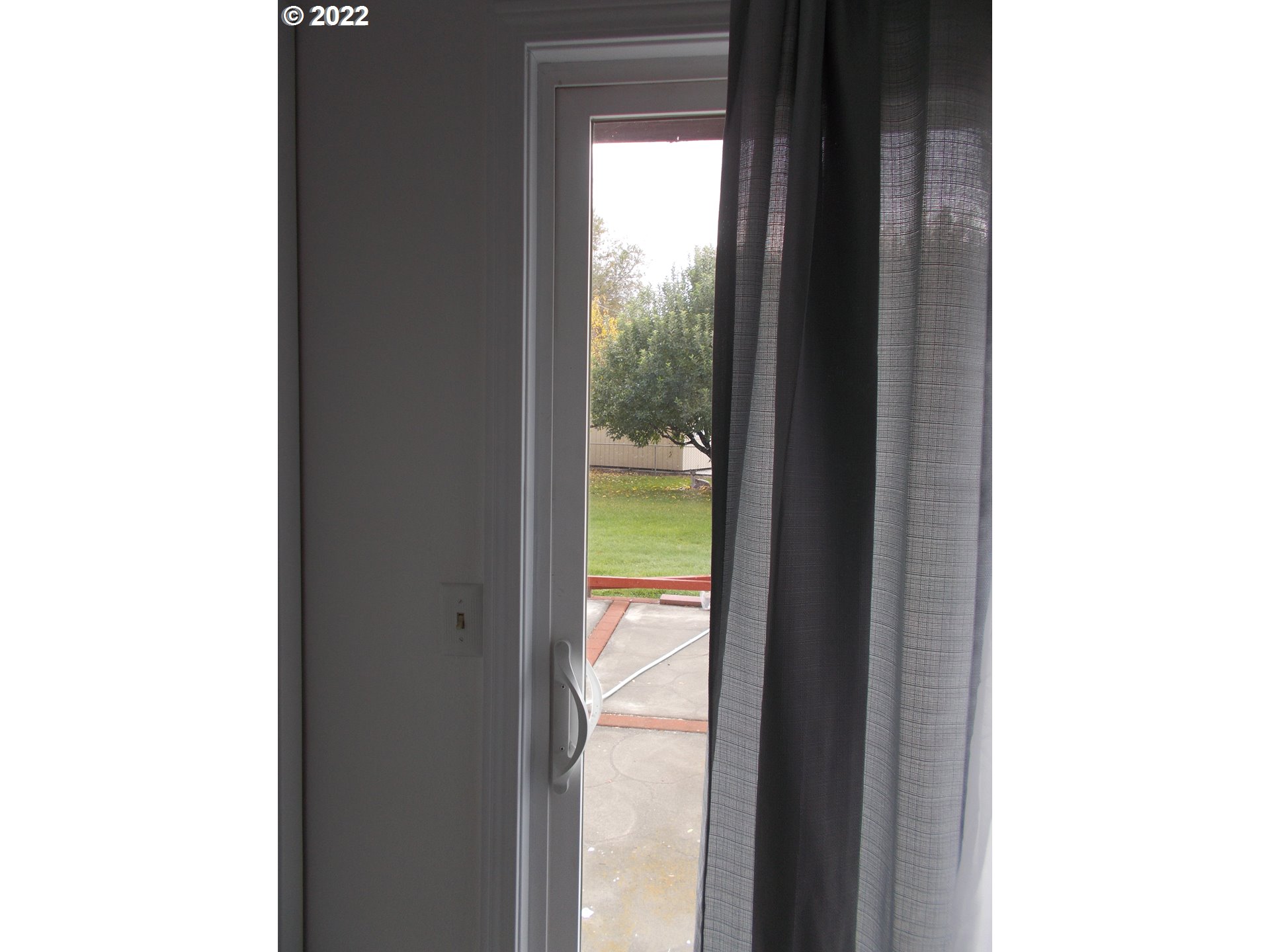 1388 Southwest 39th Street Pendleton, OR 97801 - Photo 8 of 22 a view of an entryway